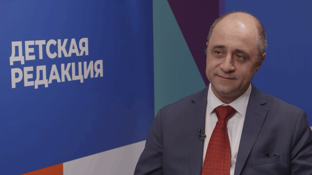 Специалист по коммуникациям – сгусток десяти разных профессий. Условия: 24/7, многозадачность, стрессоустойчивость, эмпатия