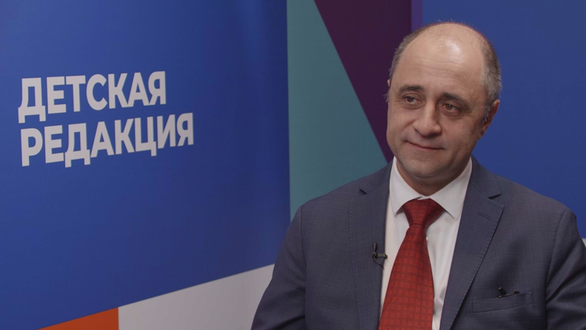 Специалист по коммуникациям – сгусток десяти разных профессий. Условия: 24/7, многозадачность, стрессоустойчивость, эмпатия