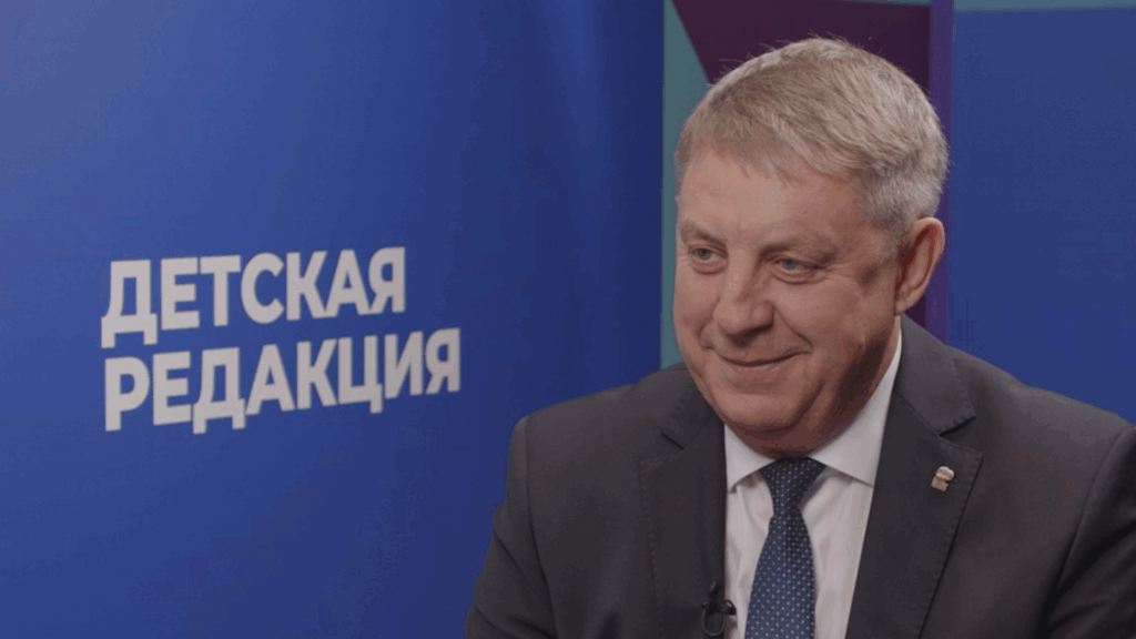 Токарь, теплотехник, строитель, инженер, глава сельхозпредприятия, губернатор. Как не заскучать, живя всю жизнь в одном регионе?