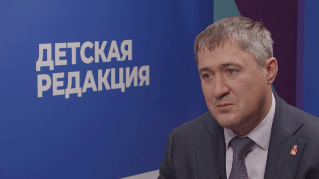 В госуправлении большой спрос на гуманитариев. О чем мечтал будущий губернатор Пермского края, играя в футбол на картофельном поле?