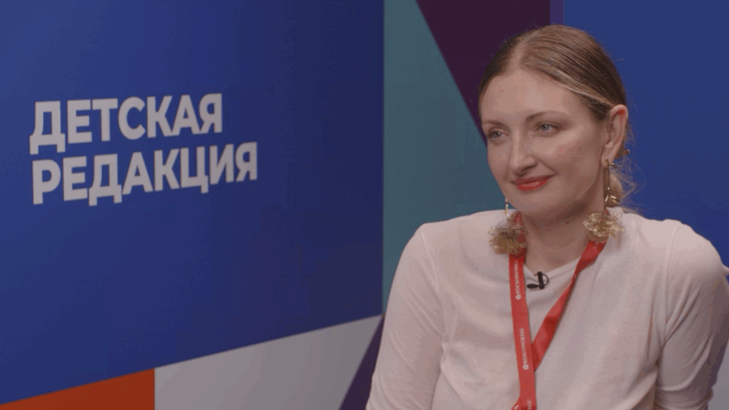 Совет школьникам: собирайте свои творения в портфолио, пригодится при поступлении. Заработок в креативных индустриях на 50% выше, чем средние зарплаты по стране