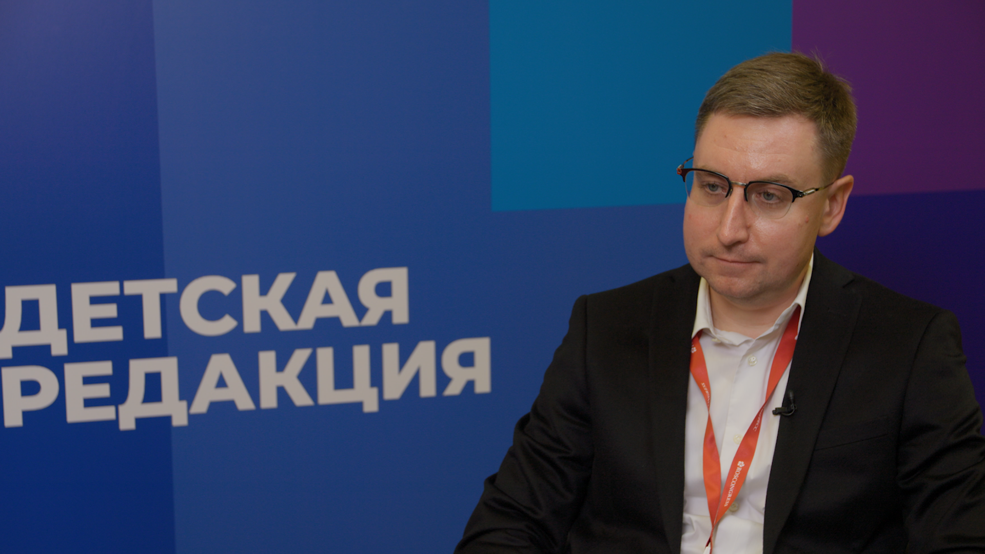 Молодой инженер и курьер на старте зарабатывают одинаково, у кого больше шансов на успех? Выяснили, какие преимущества дает высшее образование