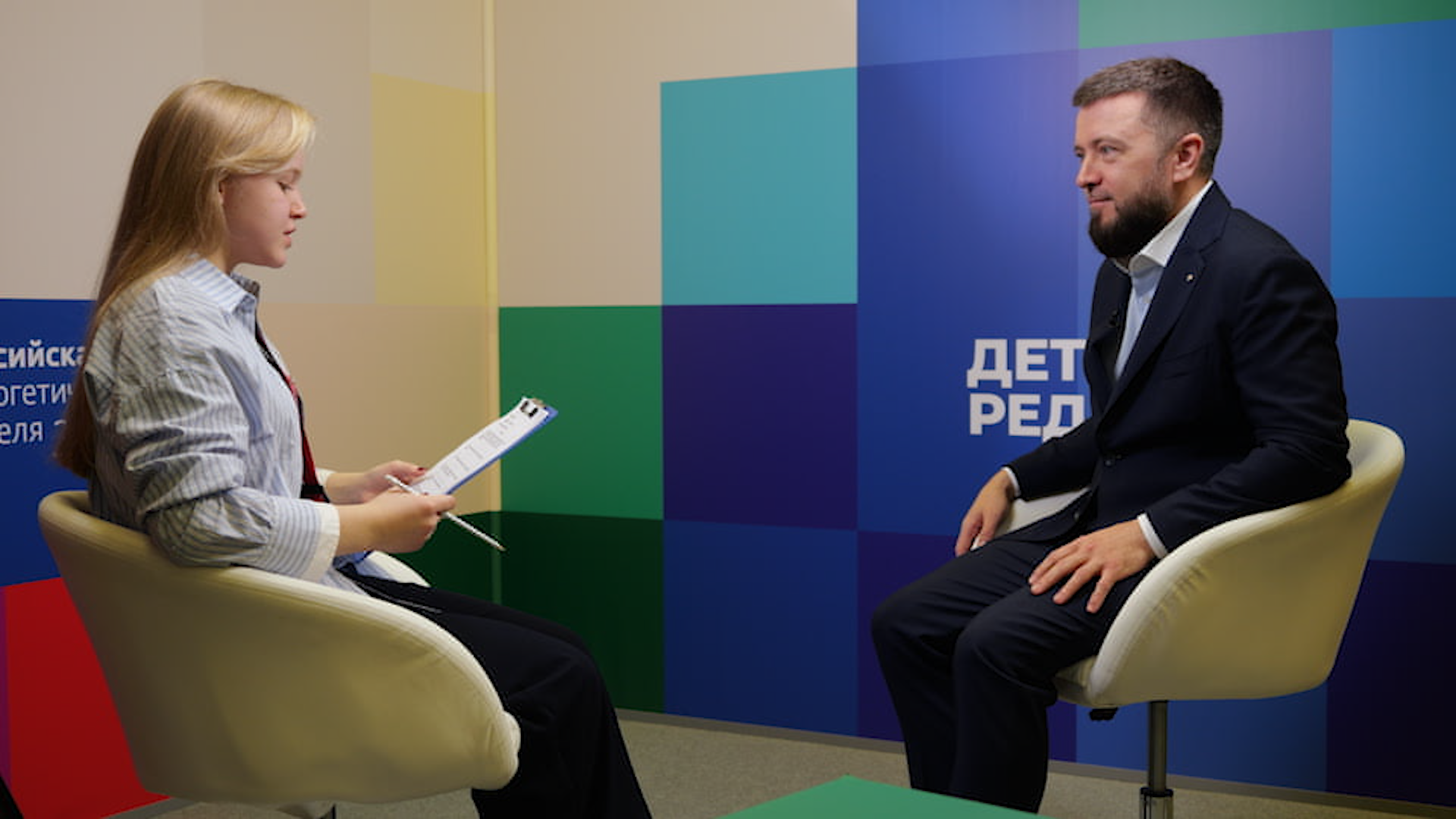 Раскрыли секреты РЭН: кто предугадывает события на год вперед, откуда берутся идеи для дискуссий, как школьники меняют главный энергофорум страны