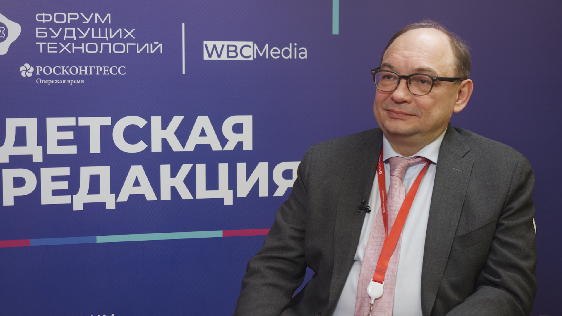 Дипломаты общаются в мессенджерах, но строго хранят секреты. Представитель МИД России рассказал, как технологии влияют на развитие консервативной профессии